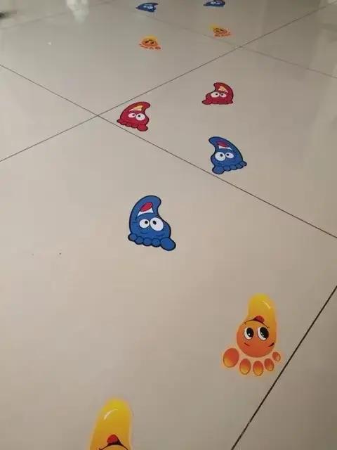3 feuilles de petits pieds pour autocollant