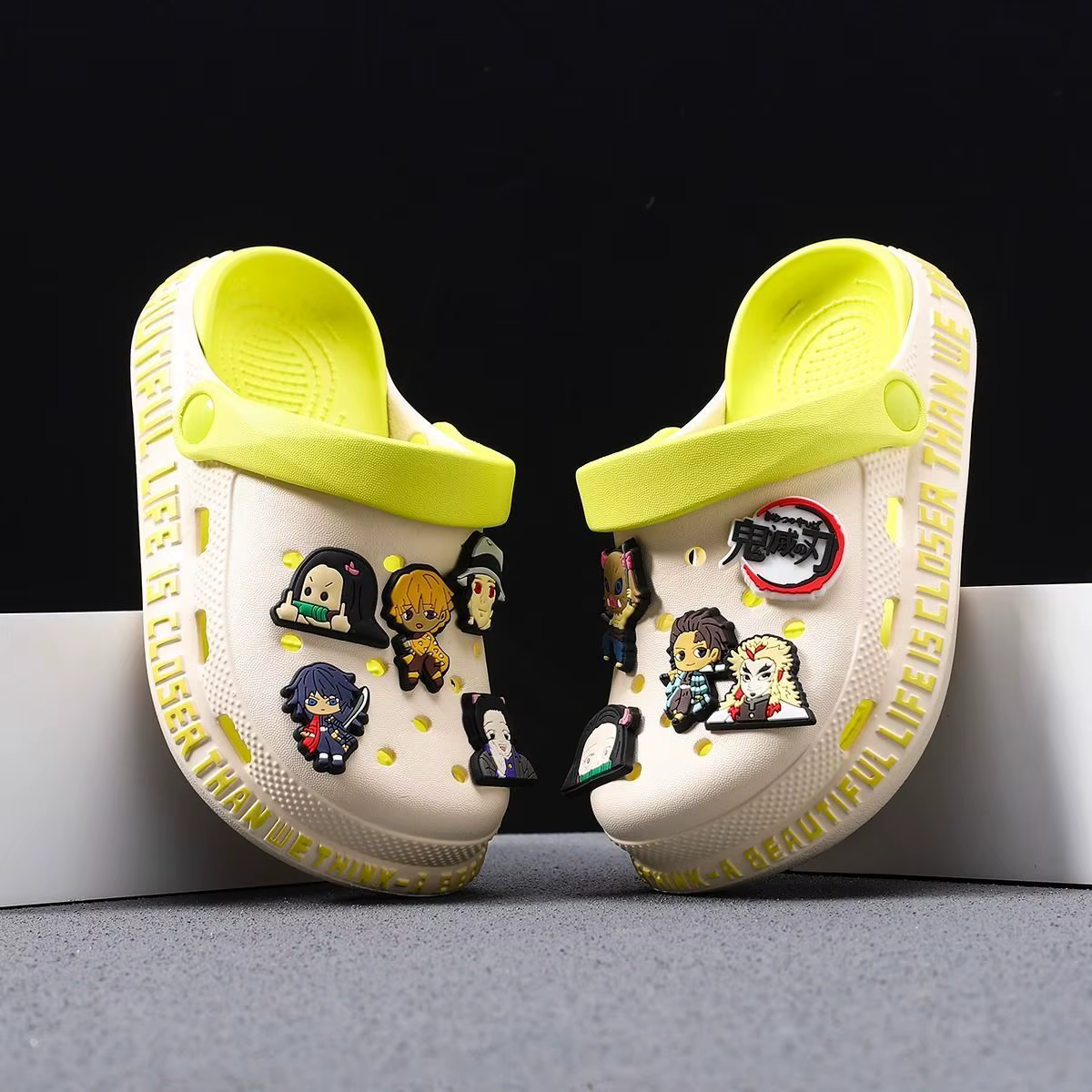 Chaussons Demon Slayer Crocs, mignons, tendance, dessin animé créatif, Kamado Tanjirou, antidérapant