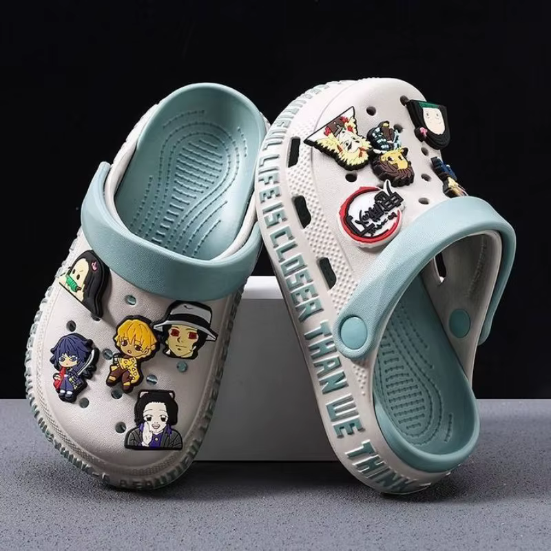 Chaussons Demon Slayer Crocs, mignons, tendance, dessin animé créatif, Kamado Tanjirou, antidérapants, semelle souple, cadeau pour les amis en vacances