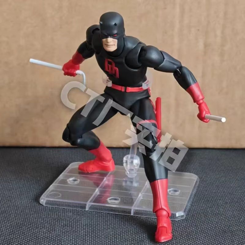 Figurine d'action articulée Daredevil noir et rouge de CT Toys Comics avec têtes, mains et bâtons interchangeables, jouet de collection