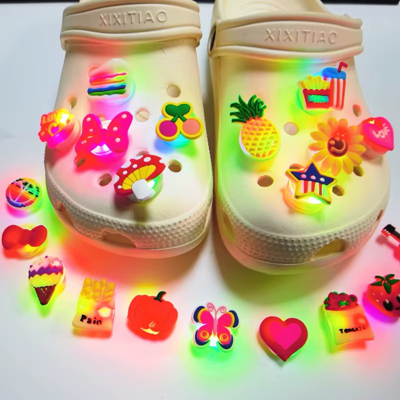 Pour crocs 1-5 pièces accessoires de chaussures LED garçons et filles puces de gâteau ananas accessoires décoratifs boucle accessoires de chaussures bricolage