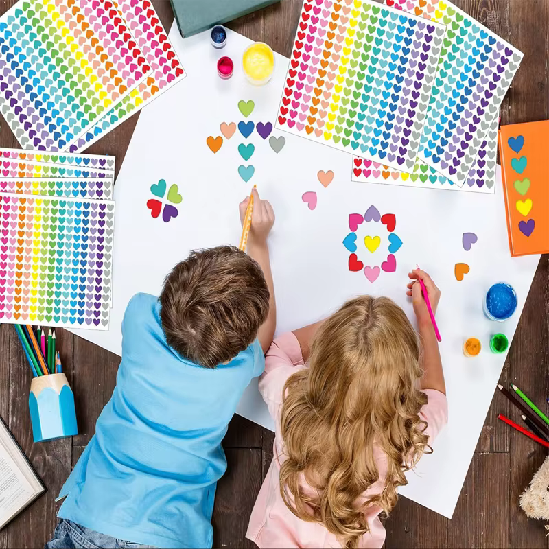 10 feuilles de petits autocollants, 2250 autocollants en forme de cœur, 15 couleurs, autocollants en forme de cœur pour les cadeaux de fête, l'artisanat, le scrapbooking, ensemble d'autocollants