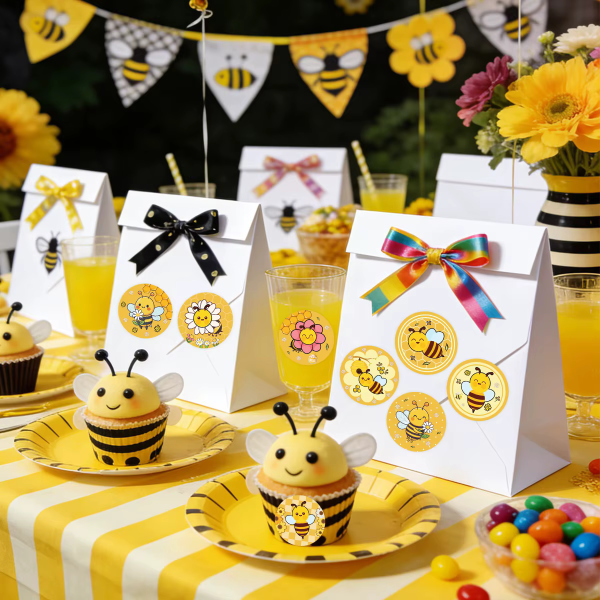 500 autocollants en rouleau Abeilles Cartoon, étiquettes récompense abeilles, autocollants imperméables en papier auto-adhésifs pour jeux éducatifs et fêtes