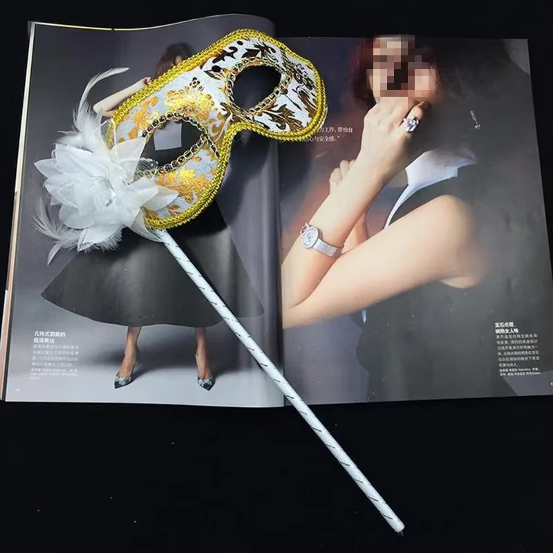 Masque de carnaval vintage à plumes portatif pour femmes, idéal pour bal de promo, Halloween et déguisements