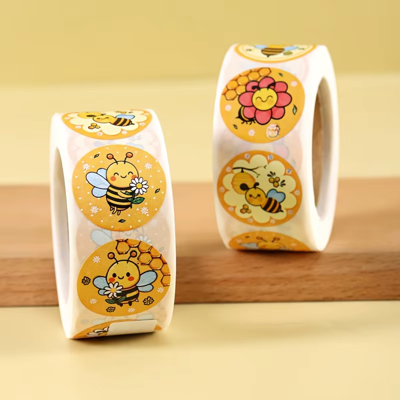 500 autocollants en rouleau Abeilles Cartoon, étiquettes récompense Abeilles, autocollants imperméables en papier auto-adhésifs pour jeux éducatifs et fêtes