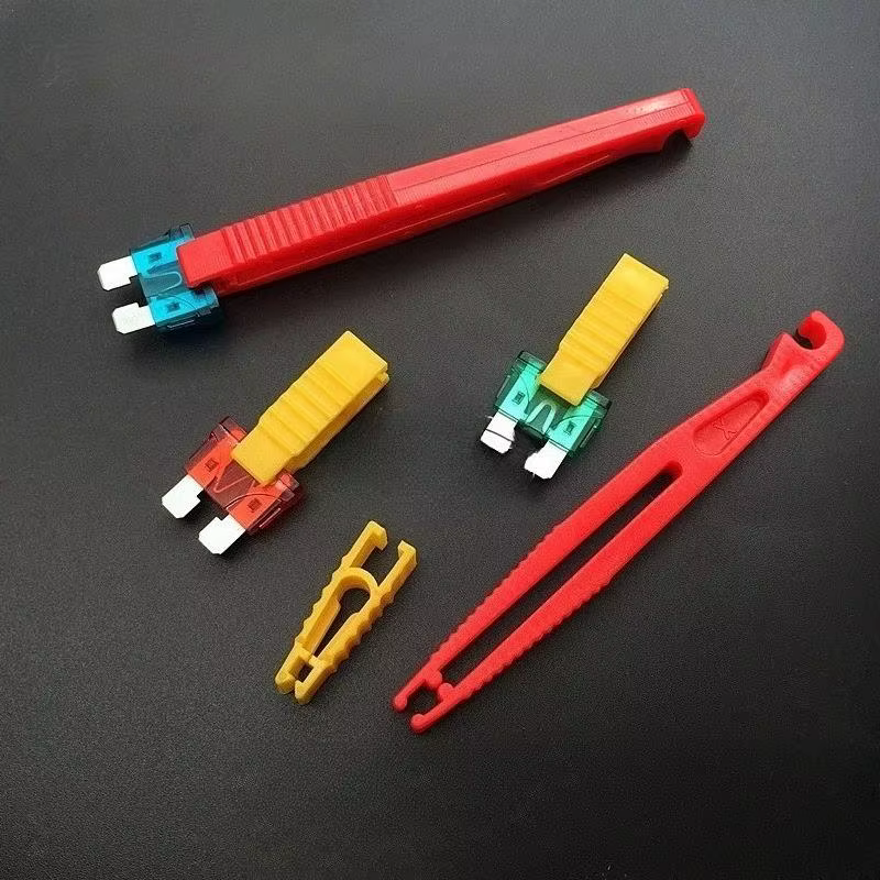 Pince à fusibles automobile 4/5 pièces, extracteur de fusibles de voiture, outil de démontage de boîte à fusibles pour porte-fusibles de voiture