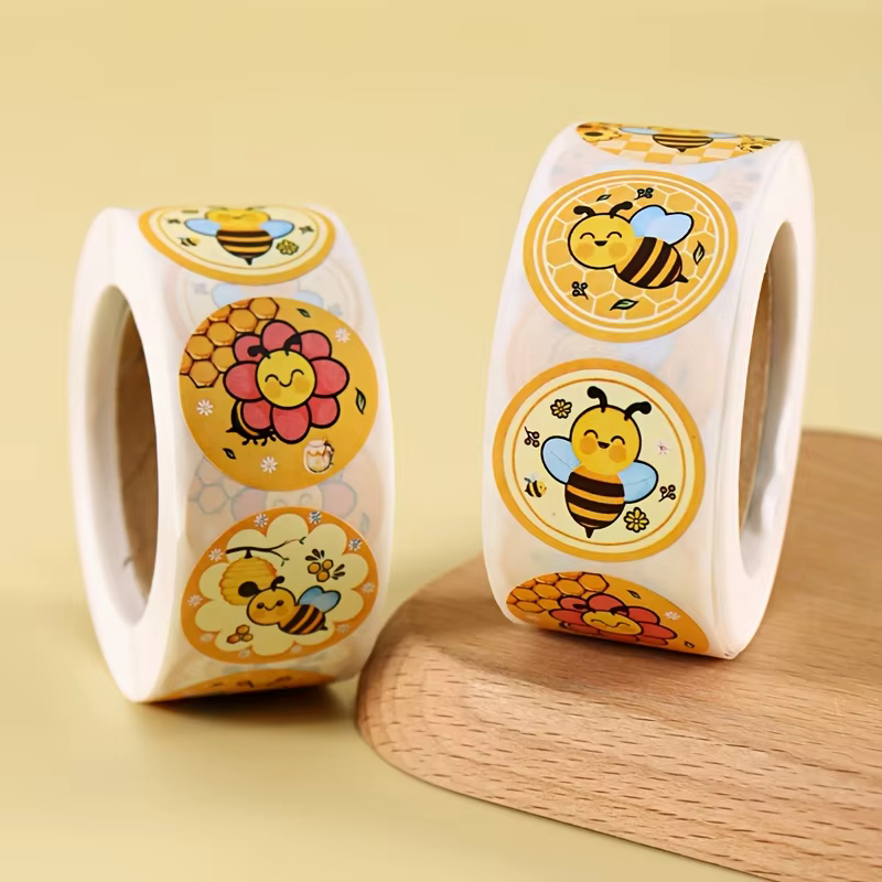 500 autocollants en rouleau Abeilles Cartoon, étiquettes récompense Abeilles, autocollants imperméables en papier auto-adhésifs pour jeux éducatifs et fêtes