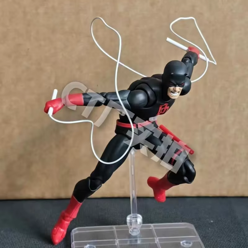 Figurine d'action articulée Daredevil noir et rouge de CT Toys Comics avec têtes, mains et bâtons interchangeables, jouet de collection