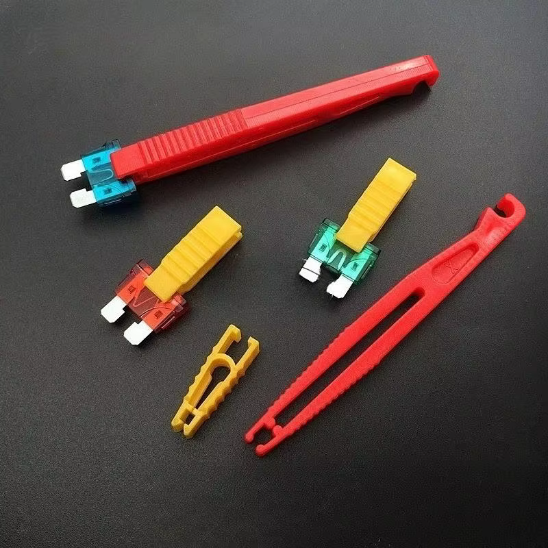 Lot de 4 extracteurs de fusibles automobiles, pinces à fusibles pour boîte à fusibles de voiture, outil de démontage